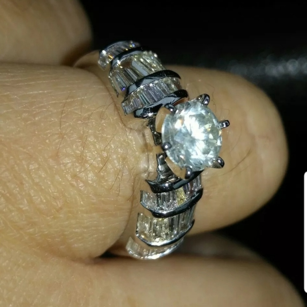 1.8Ct Diamond 18K Gold Engagement Promise Ring 8